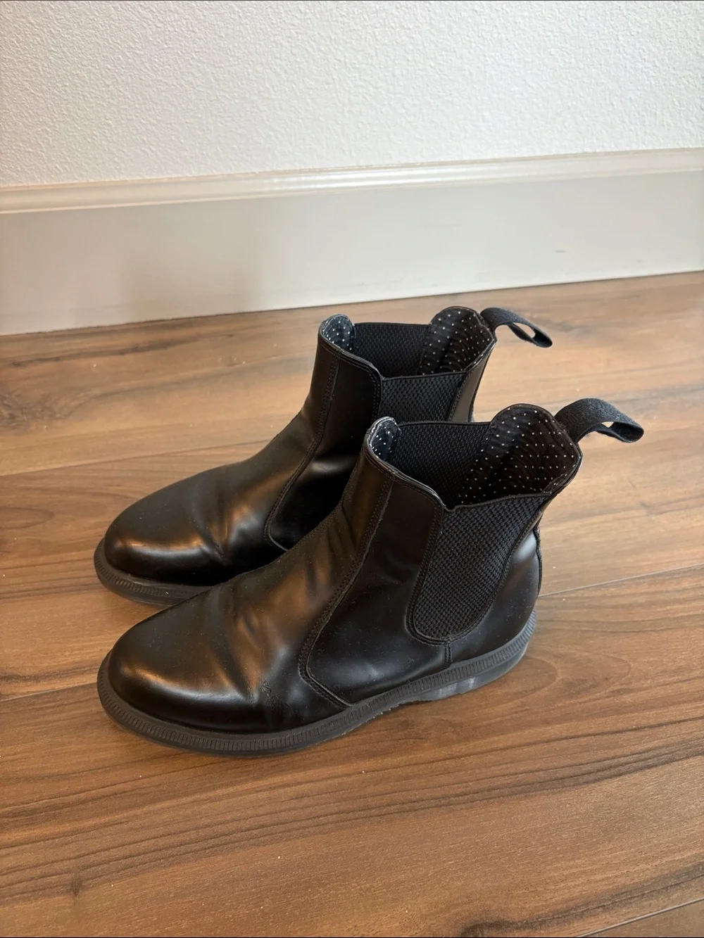 Women’s Dr. Martens Black Leather Chelsea Ankle Boots- Size 7.5
